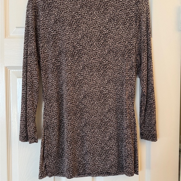 Cable & Gage Sheer Leopard Top - Picture 3 of 6